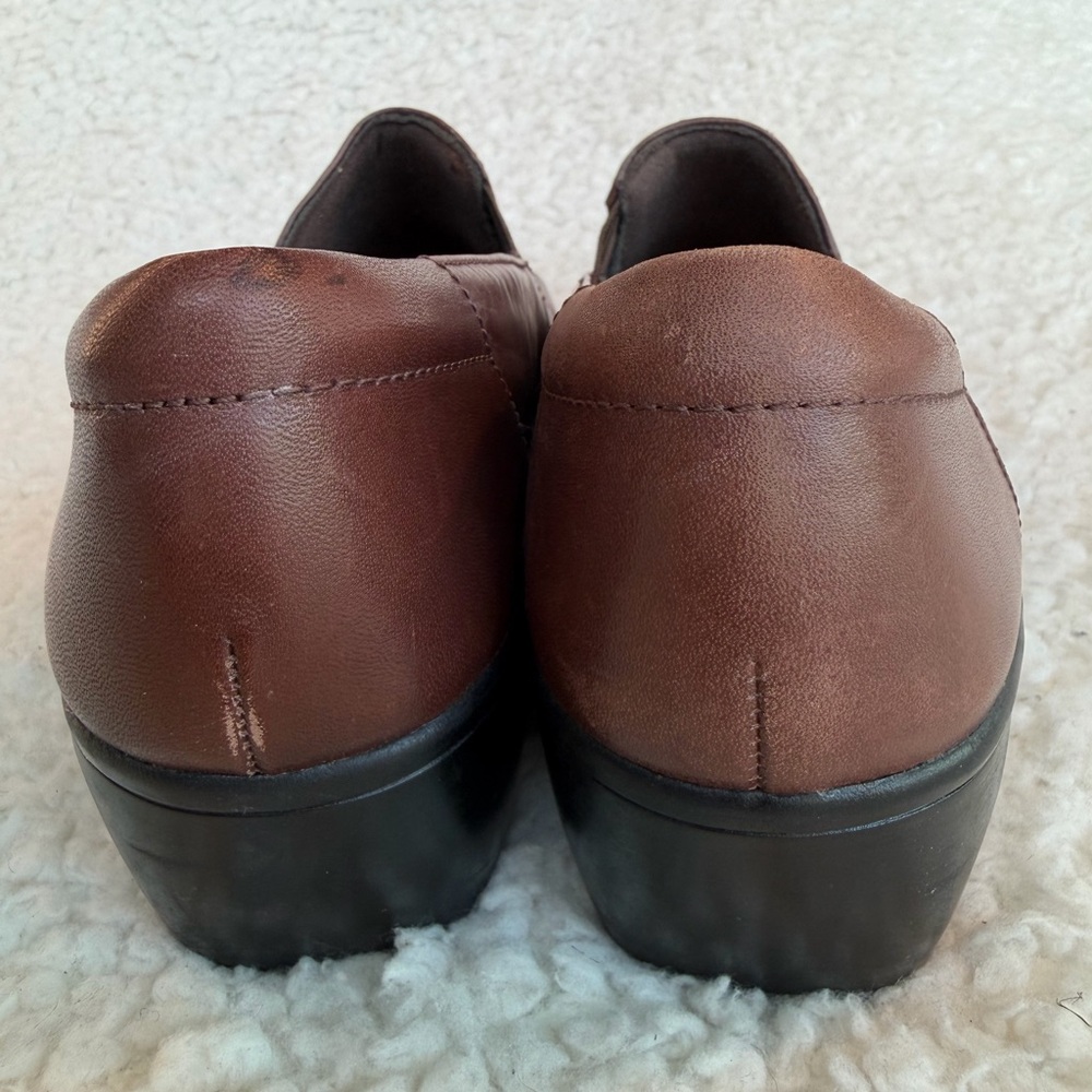 Clarks Slip On Loafers Brown Leather Comfort Shoes Women Size 10.5 - Picture 4 of 6